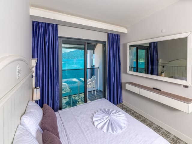 Double Room, 1 Double Bed, Partial Sea View