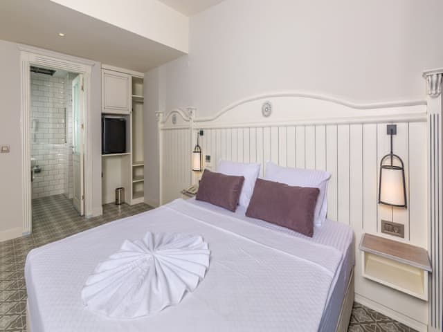 Double Room, 1 Double Bed, Partial Sea View