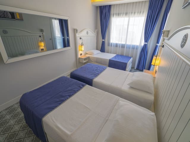 Standard Triple Room, Multiple Beds, Partial Sea View