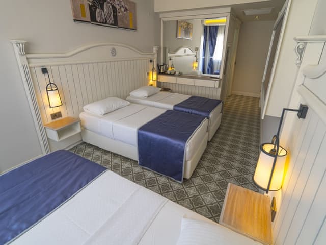 Standard Triple Room, Multiple Beds, Partial Sea View