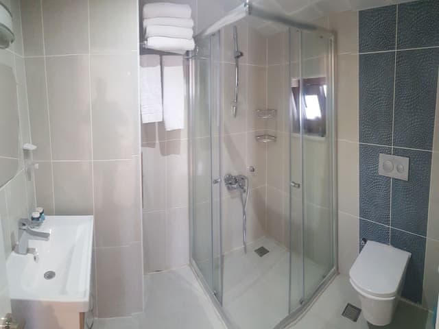 Triple Room, Smoking