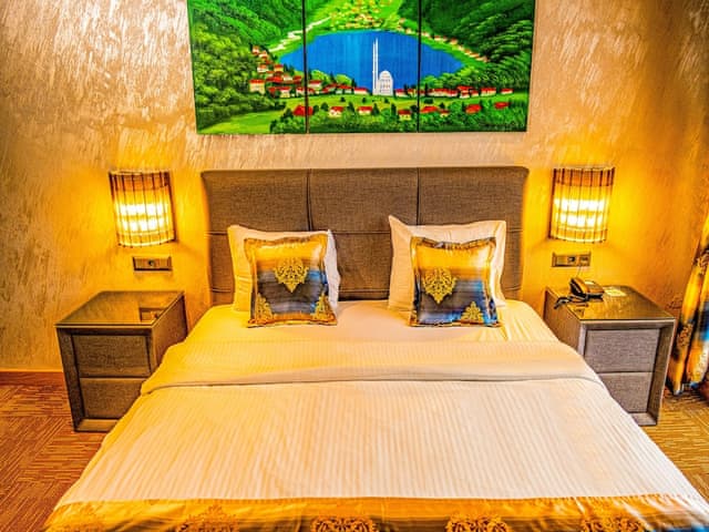 Executive Suite, 1 King Bed, Balcony, City view