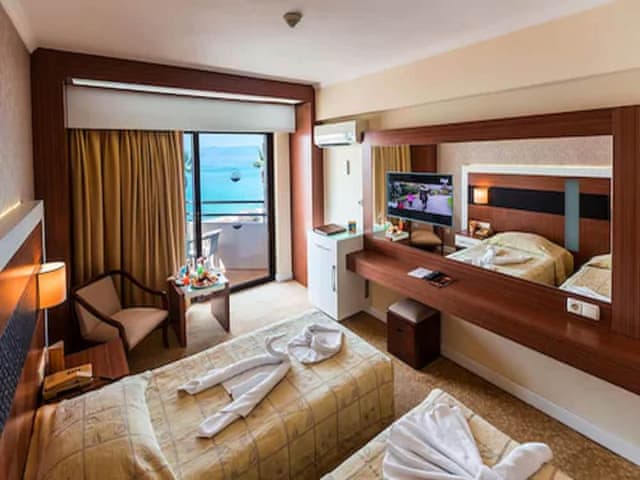 Twin Room, Balcony, Partial Sea View