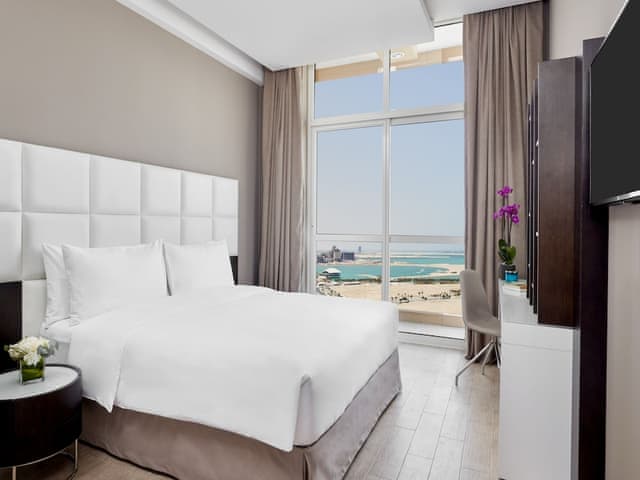 Suite, 1 King Bed, Kitchen, Sea View (Low Floor)