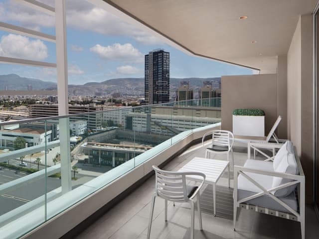 Room, 1 King Bed, Balcony, City View (Corner)