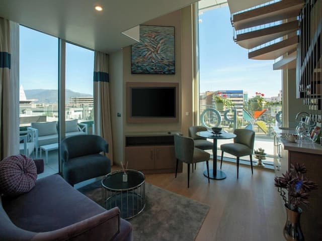 Loft, 2 Bedrooms, City View, Corner