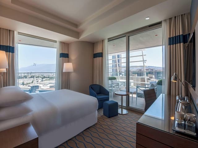 Room, 1 King Bed, Balcony, Corner (Corner)