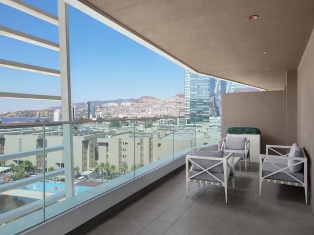 Room, 1 King Bed, Balcony, Corner (Corner)