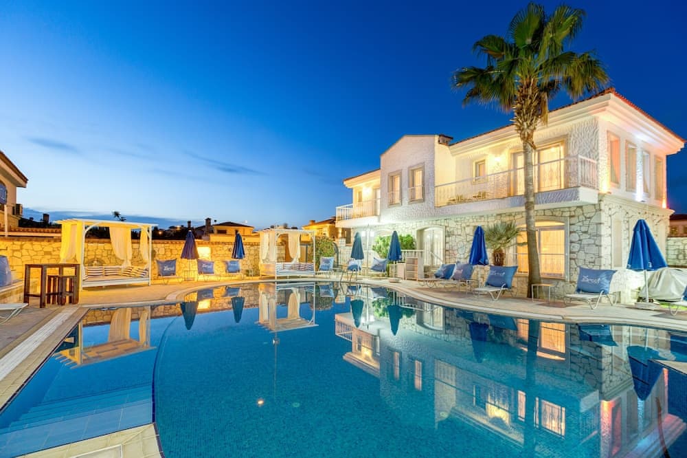 Alaroof Hotel  ( +15 )