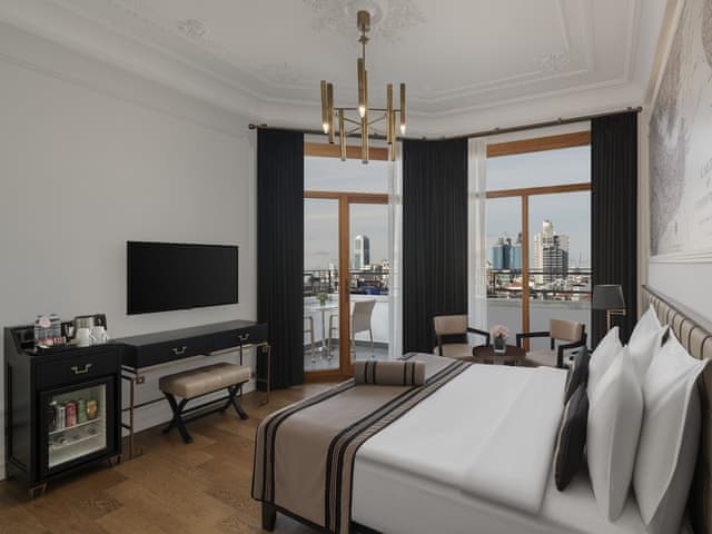 Deluxe Taksim Square French