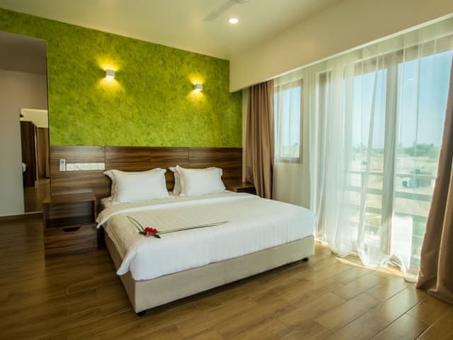 Deluxe Double or Twin Room, 1 King Bed, Garden View