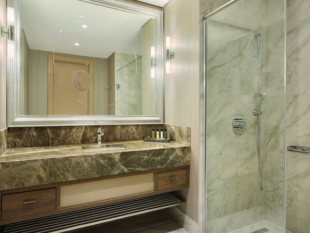 Luxury Suite, 1 Queen Bed, Accessible, Non Smoking (Mobility)