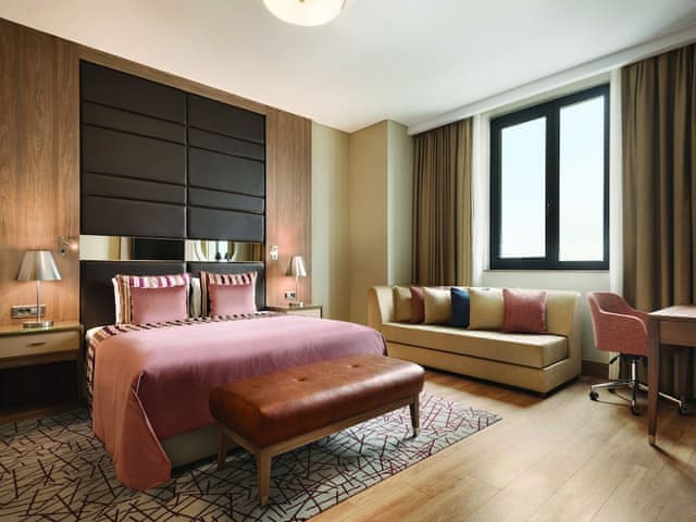 Luxury Suite, 1 Queen Bed, Accessible, Non Smoking (Mobility)