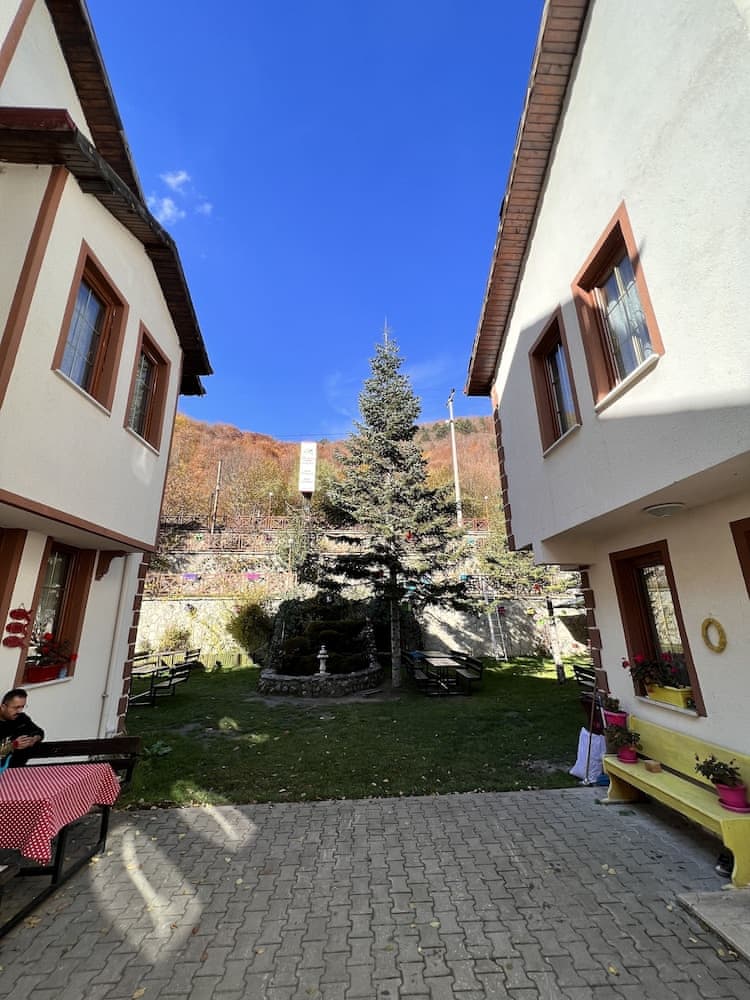 Abant Dort Mevsim Konagi