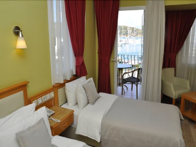 Delüks Üç Kişilik Oda