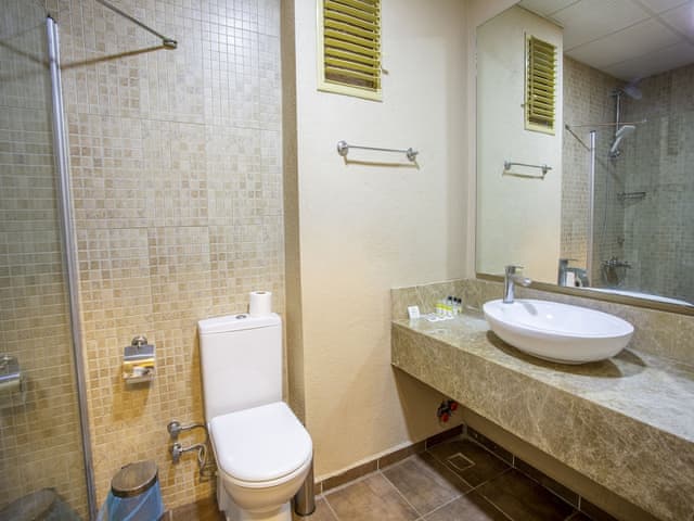 Delüks Üç Kişilik Oda