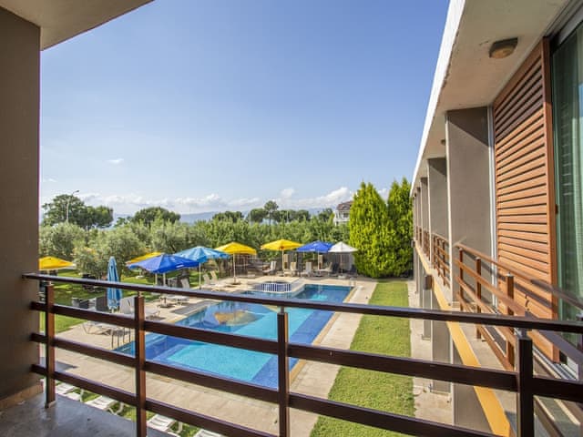 Delüks Üç Kişilik Oda