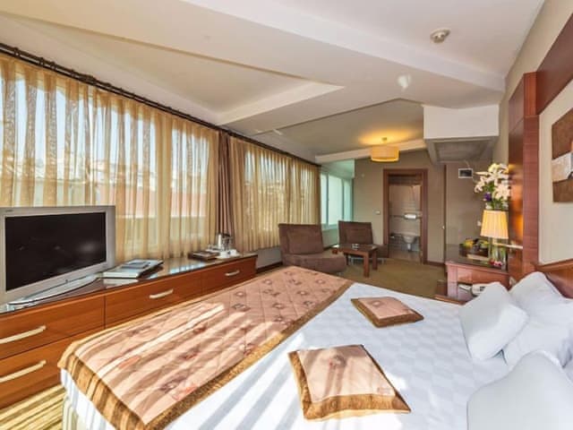 Superior Deluxe Suite Room