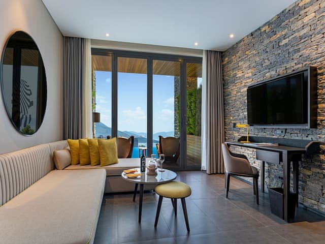 Laguna Deluxe Room Sea View - Swim Up