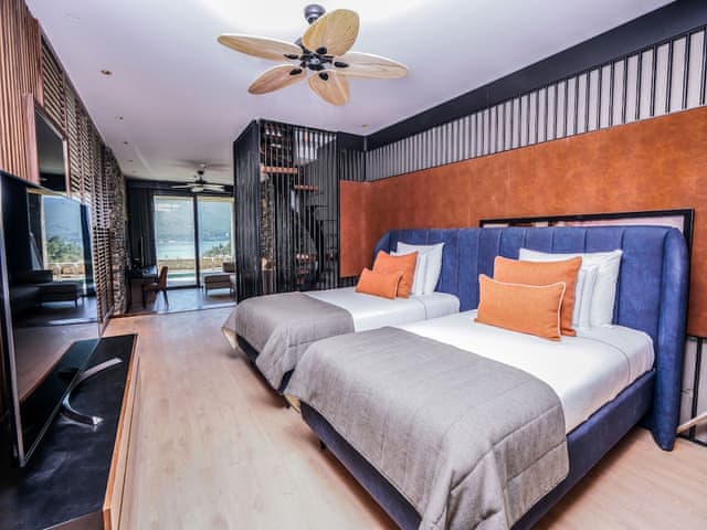 Laguna Family Duplex Suite (Lujo Edition)