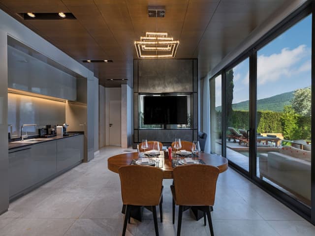 Citrus Villa 3 Bedroom ( Lujo Edition )