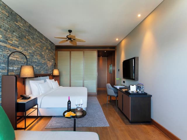 Superior Room, Partial Sea View