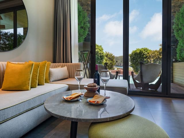 Laguna Deluxe Room Partial Sea View Swim Up