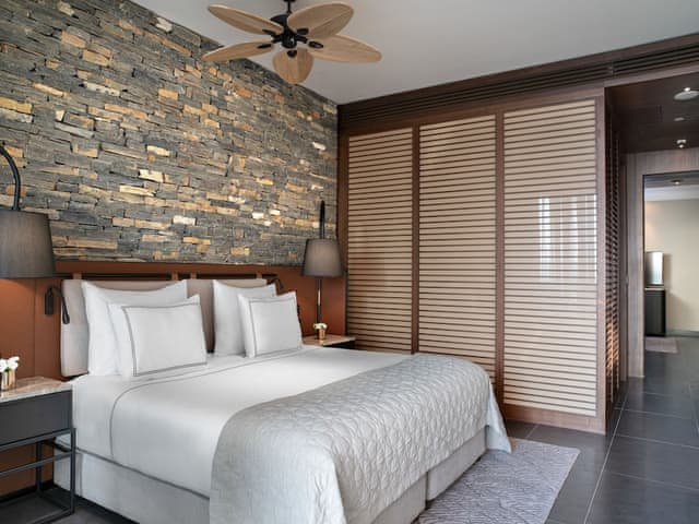 Family Corner Suite Partial Sea View