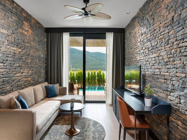 Laguna Family Duplex Suite (Lujo Edition)