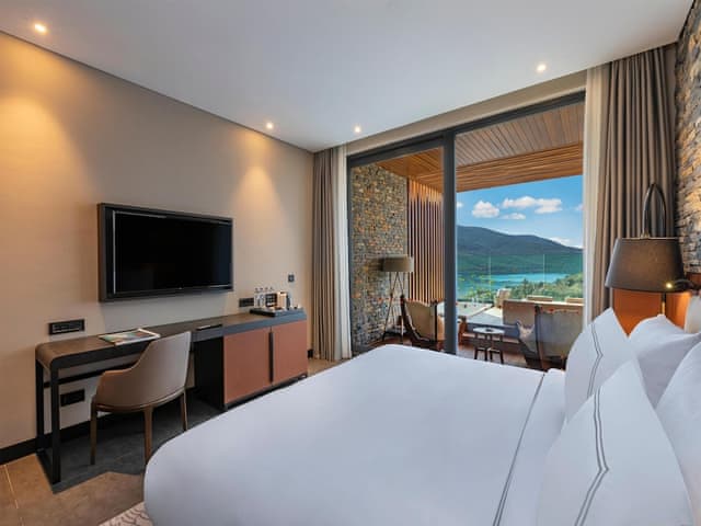 Family Corner Terrace Suite Sea View