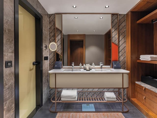 Laguna Family Duplex Suite (Lujo Edition)