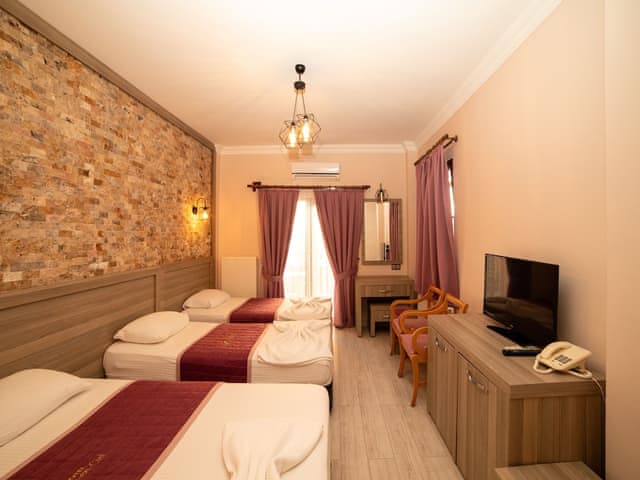 Standart Dört Kişilik Oda