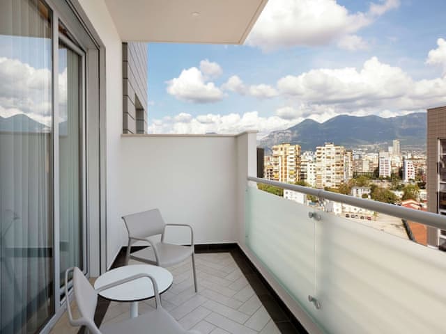 Family Room, 1 King Bed, Balcony (Deluxe)