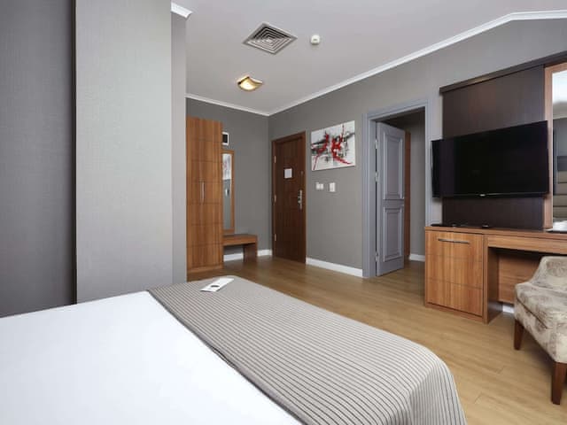 Family Suite, Jetted Tub