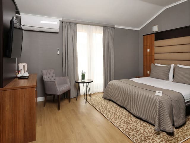 Deluxe Room, Jetted Tub