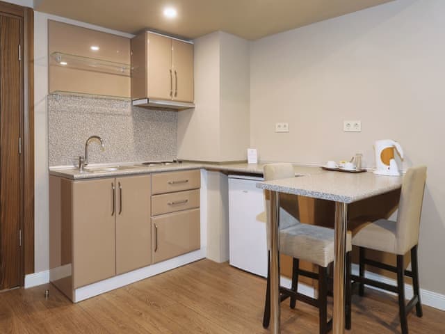 Deluxe Suite, Kitchen