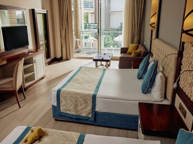 Standard Room, Multiple Beds (Lagoon)