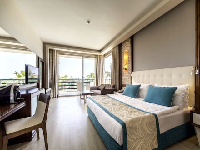 Family Room (Lagoon)