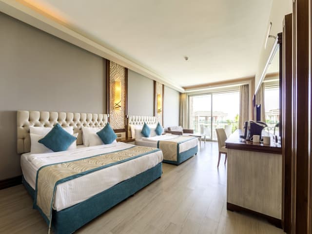 Standard Room, Multiple Beds (Lagoon)