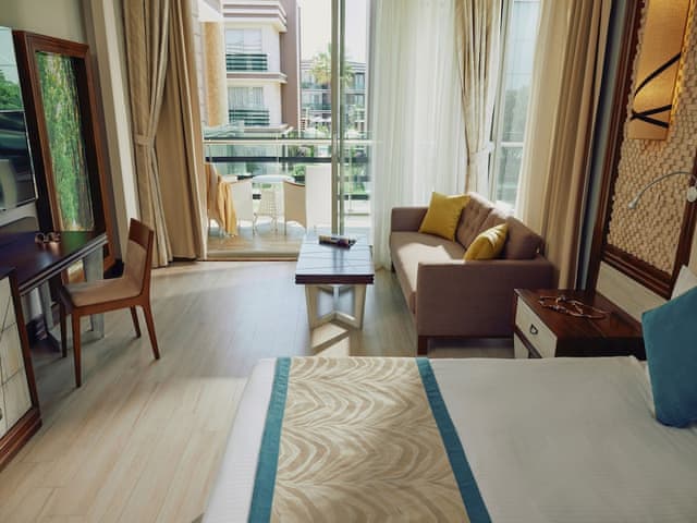 Family Room (Lagoon)