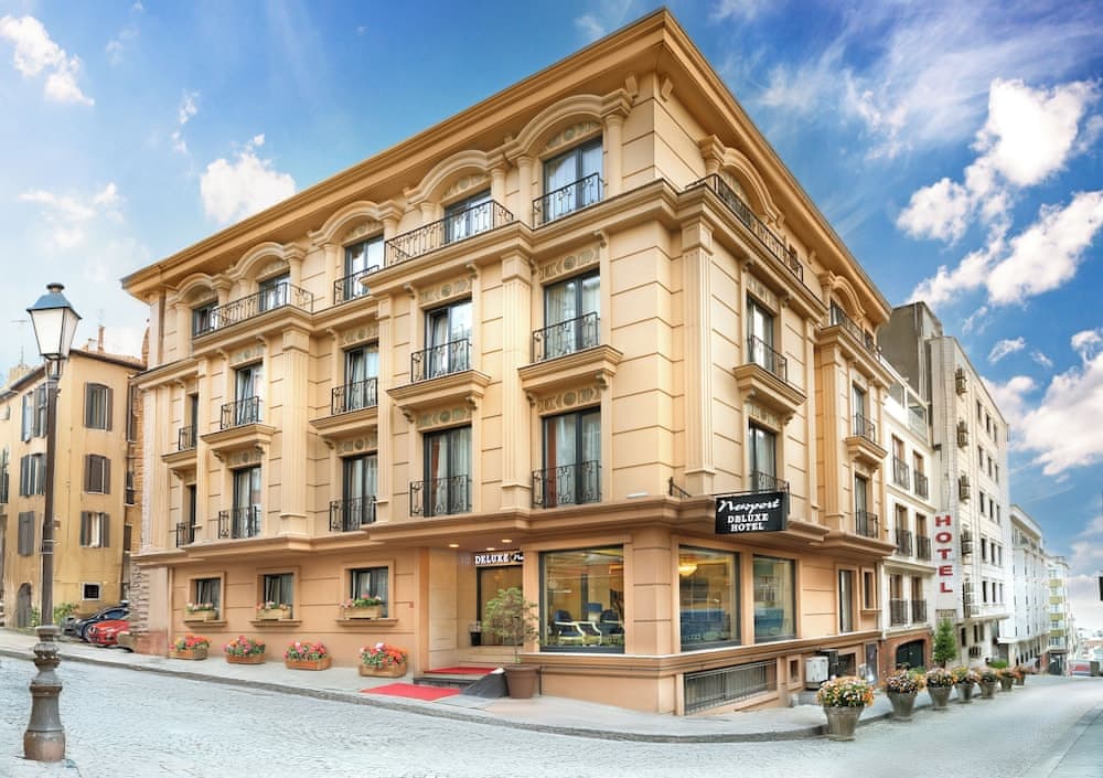 Deluxe Newport Hotel - Old City