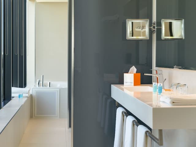 Spacious Centro Corner Suite