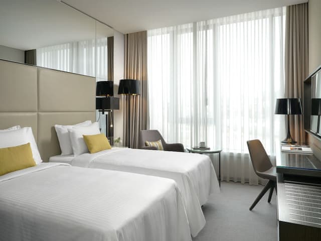 Room, 2 Twin Beds, City View