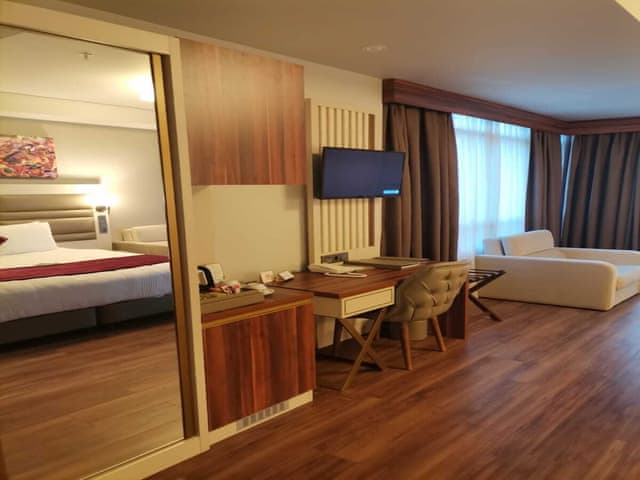 Junior Suite Room