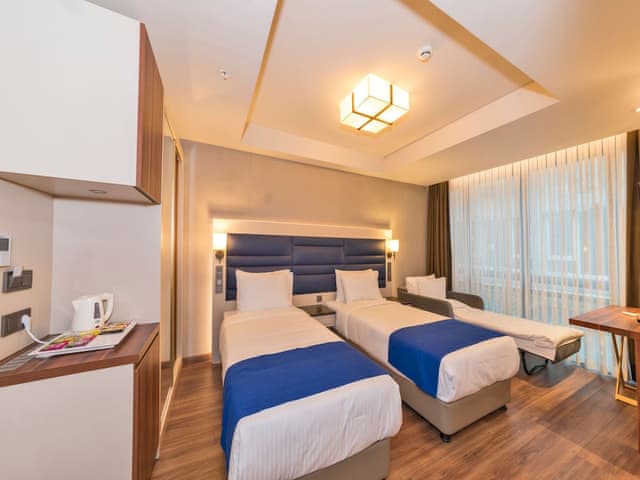 Delüks Üç Kişilik Oda