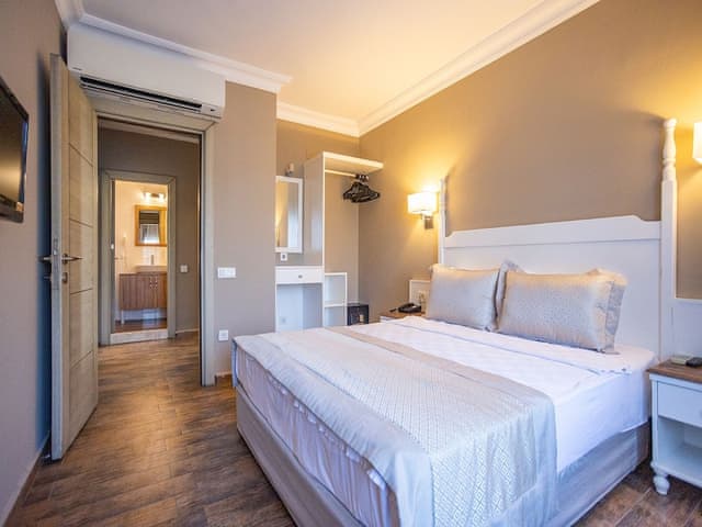 Junior Suite, Pool View