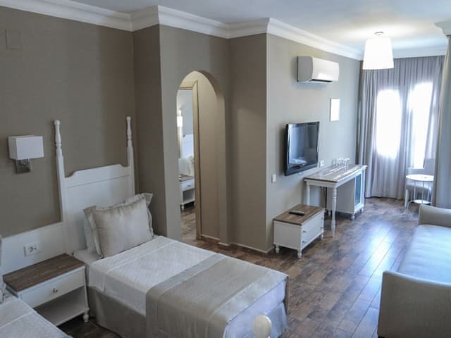 Junior Suite, Pool View