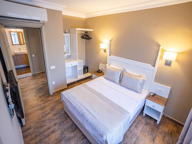 Junior Suite, Pool View