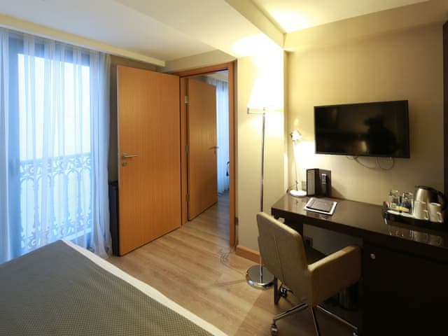 Connecting Family Room-No View