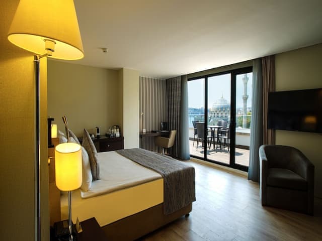 Corner Suit Room With Terrace